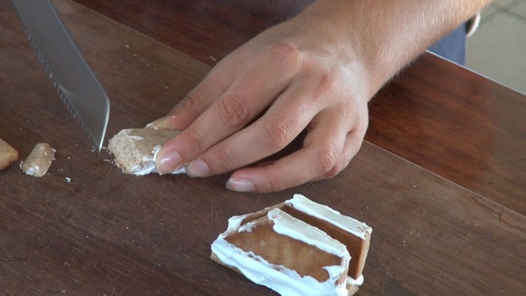 Ginger Bread House - Cut chimney part